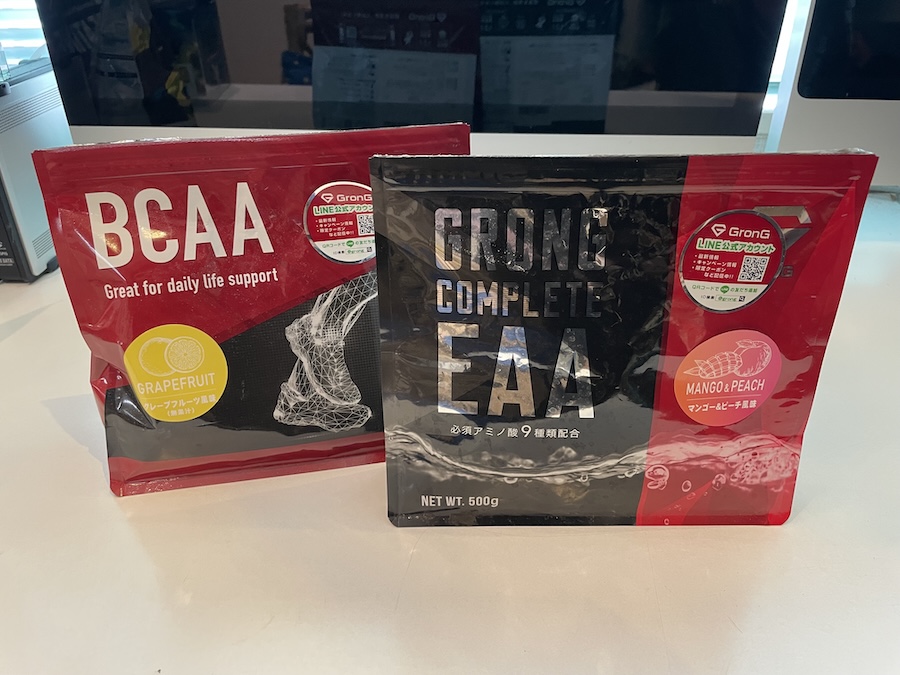 トレーニング中に飲んでいるBCAAとEAAのサプリ。断食中や筋トレ中の相棒。