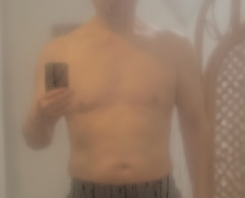 71歳の体の変化を温泉の鏡越しに撮影した写真